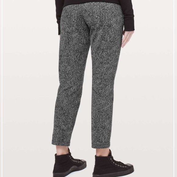 Lululemon On The Fly Pant in Feathered Jacquard Black White Black Size 4 - Picture 2 of 11